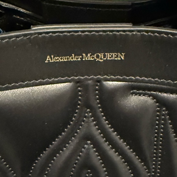 💯% AUTHENTIC ALEXANDER MCQUEEN BAG - Picture 4 of 12